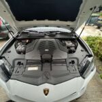 Εντυπωσιακός κινητήρας Lamborghini στο Fotopoulos Fotis Auto Service στην Ηλιούπολη.