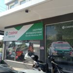 Ταμπέλα Castrol Service με την επωνυμία ΣΚΟΥΡΑΣ - ΧΡΥΣΙΚΟΠΟΥΛΟΣ Castrol Service