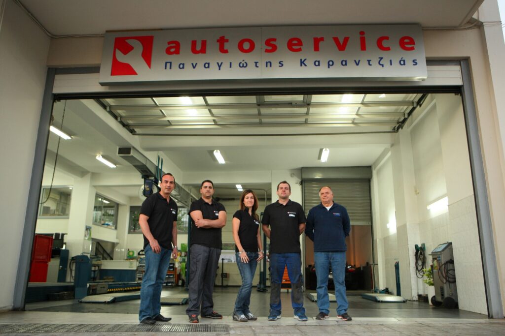 Η ΟΜΑΔΑ ΤΟΥ ΣΥΝΕΡΓΕΙΟΥ AUTOSERVICE KARANTZIAS