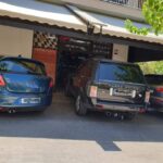 Τρία αυτοκίνητα έξω από το συνεργείο