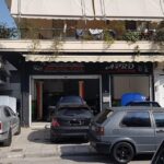 Συλλογή αυτοκινήτων και εξαρτημάτων στο συνεργείο.