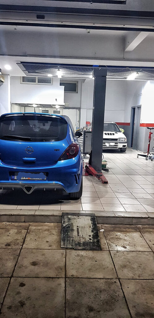 Opel OPC στο Εσωτερικό του Συνεργείου