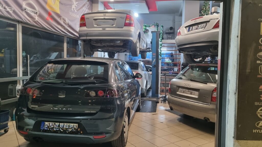 τοκίνητα σε ανύψωση για εργασίες στο LOMIOS TUNING
