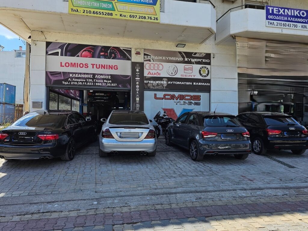 Αυτοκίνητα VW και Audi στον εξωτερικό χώρο του συνεργείου LOMIOS TUNING
