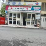 Εξωτερική όψη του συνεργείου "Ο Άγιος" στην περιοχή Αμπελοκήπων, Θεσσαλονίκης.