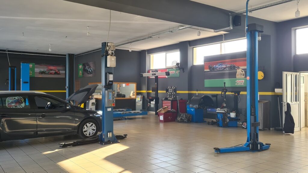 Άποψη συνεργείου αυτοκινήτων στο Auto Time Service Center