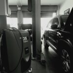 Πλήρωση φρέον σε πολυτελές SUV στο συνεργείο Auto House Andrinopoulos στους Γαργαλιάνους.