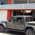 Jeep 4x4 έξω από το AutoFit Γαιτάνος, συνεργείο αυτοκινήτων στη Νέα Αλικαρνασσό