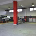 Εσωτερικός χώρος εργαστηρίου φανοποιίας Γκόλιας στην Κατερίνη.