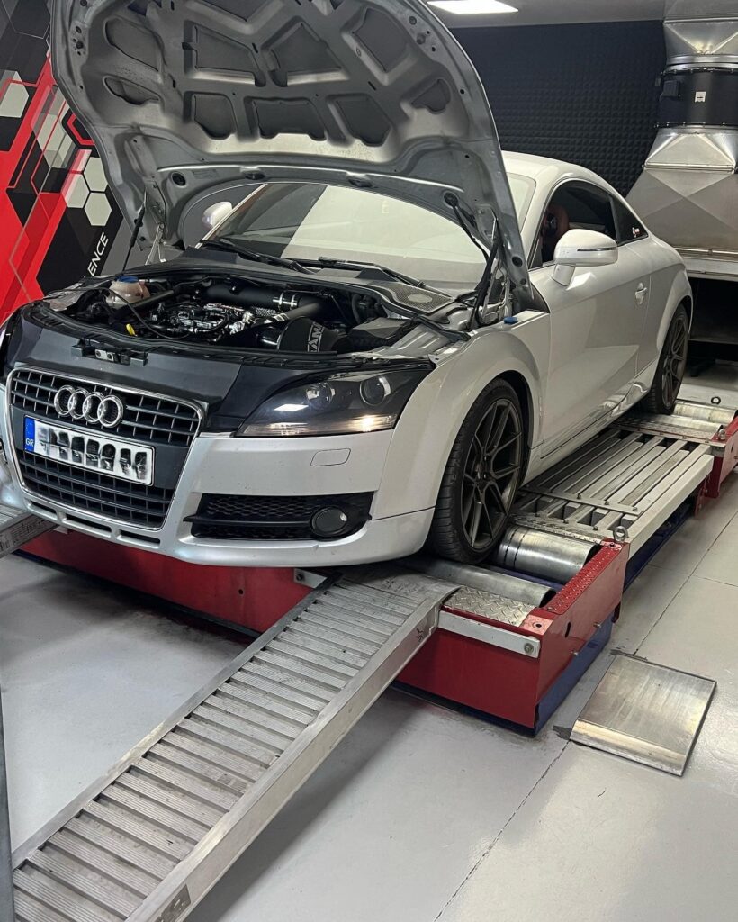 Audi σε ανύψωση για συντήρηση στο συνεργείο Manis Autosport Εύοσμος ΘεσσαλονίκηςAudi σε ανύψωση για συντήρηση στο συνεργείο Manis Autosport Ευόσμου Θεσσαλονίκης