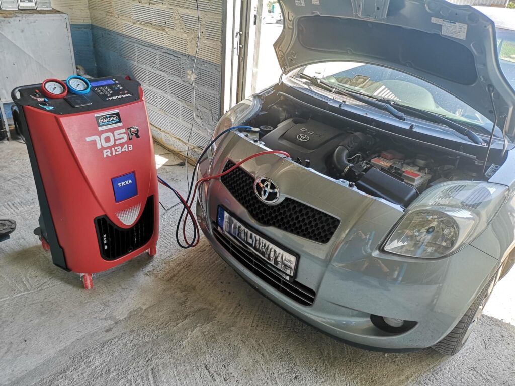 Toyota σε έλεγχο συντήρησης στο Manis Autosport Εύοσμος Θεσσαλονίκης