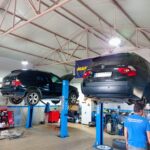 Αυτοκίνητο σε ανύψωση για επισκευή στο Auto Diagnosis.