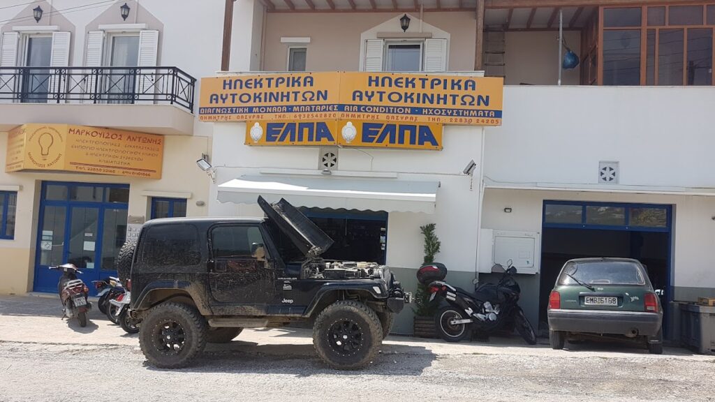Εξωτερική όψη του συνεργείου Δασυράς Δημήτριος στην Τήνο με όχημα επισκευής.