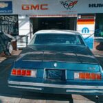 Πράσινη Cadillac στο συνεργείο American Quality Service στην Αθήνα.
