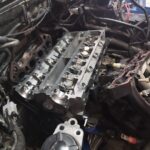 Κινητήρας σε διαδικασία επισκευής στο K&J AUTO MECHANIC'S