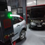 Οχήματα σε διαδικασία επισκευής στο συνεργείο K&J AUTO MECHANIC'S