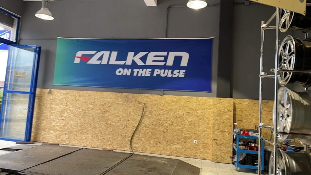 Σήμα Falken στο Βουλκανιζατέρ Μουρατίδης Σέρρες, κορυφαία ελαστικά για ασφαλή οδήγηση.