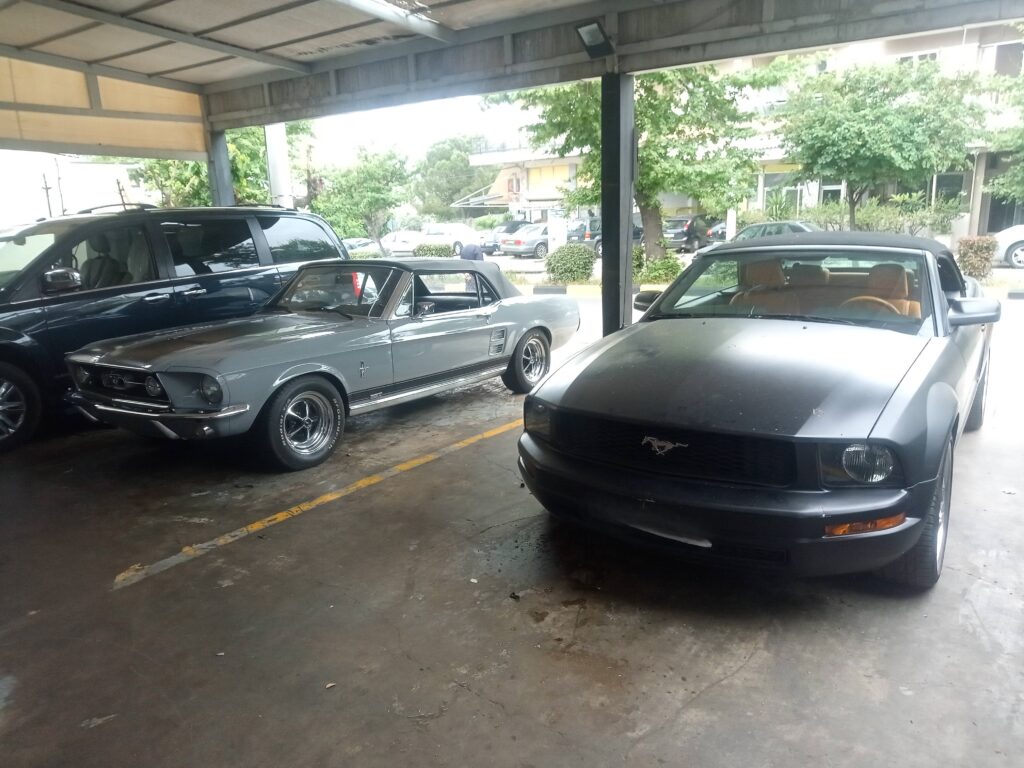 Μαύρη Chevrolet Camaro στο συνεργείο American Quality Service στην Αθήνα.
