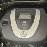 Κινητήρας Mercedes-Benz σε διαδικασία συντήρησης στο Car Analysis, Νίκαια.