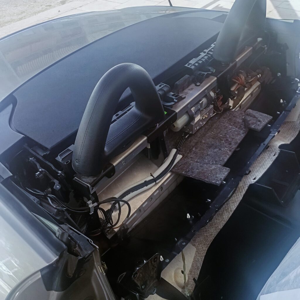 Επισκευή οροφής Cabrio σε Mercedes-Benz στο συνεργείο Dtk Kostopoulos στο Κερατσίνι