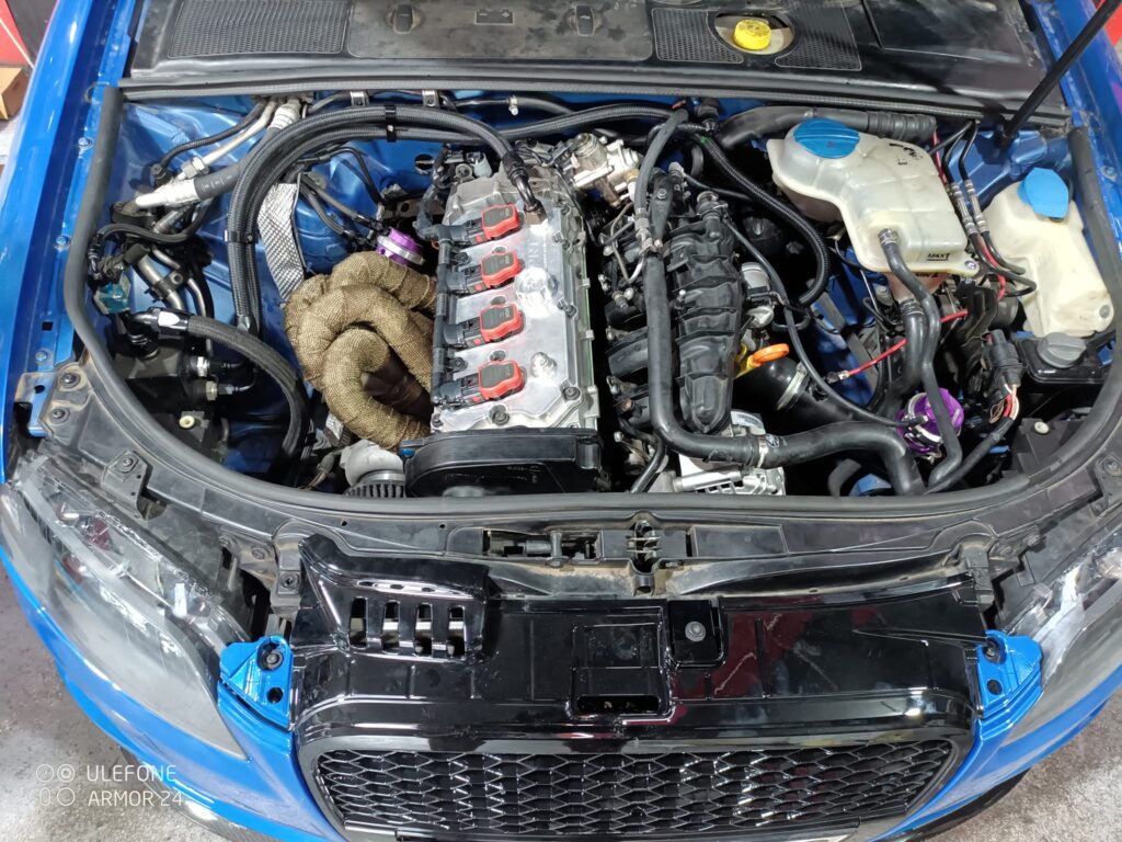 Audi S3 με ανοιχτό καπό και βελτίωση κινητήρα από το Xaloftis Performance στα Μέγαρα.