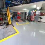 Συνεργείο BMW στο Ίλιον με πλήρως εξοπλισμένο χώρο εργασίας.