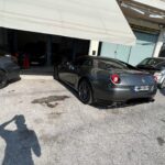 Ferrari έξω από το συνεργείο AUTO ΠΑΠΑΔΟΠΟΥΛΟΣ στην Παιανία.