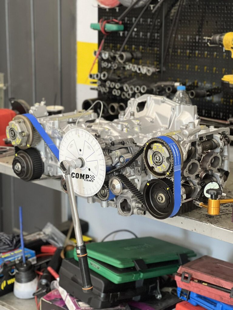 Κινητήρας Subaru σε διαδικασία επισκευής στο AUTO ΠΑΠΑΔΟΠΟΥΛΟΣ.