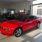 Κόκκινο σπορ αυτοκίνητο στο συνεργείο Kosmos Auto Service στην Κω.