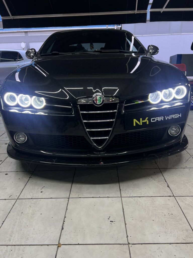 Μαύρη Alfa Romeo μετά από πλύσιμο και περιποίηση στο NK Car Wash Πέραμα.