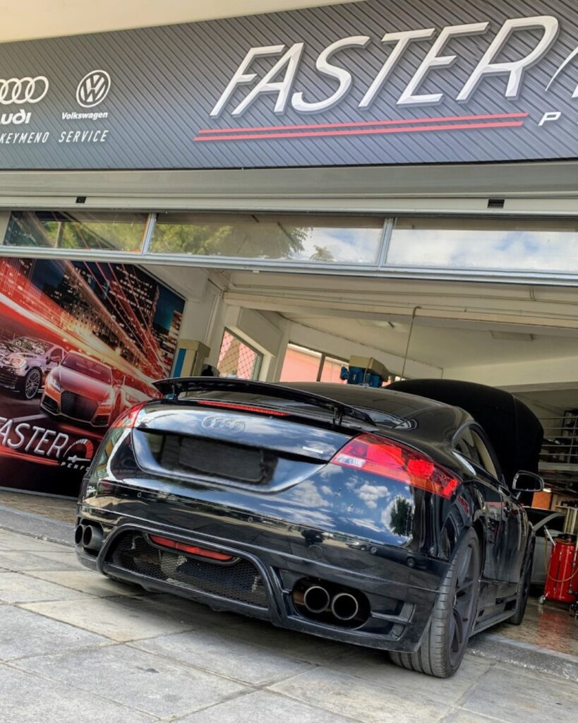 Μαύρο Audi μπροστά από το συνεργείο Fasterzone στον Κορυδαλλό